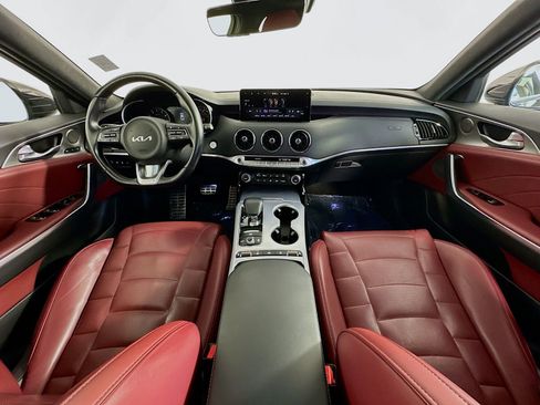 Used 2022 Kia Stinger GT2 image 10