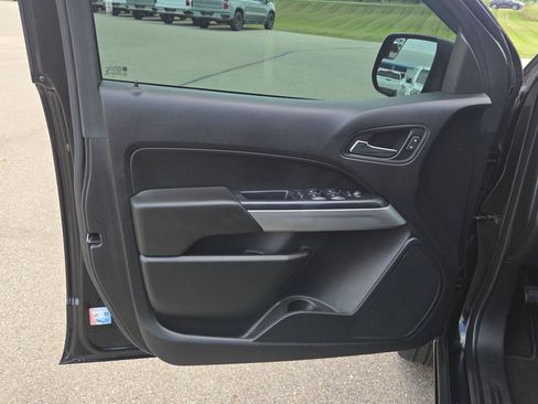Used 2020 Chevrolet Colorado LT w/ Colorado RST Special Edition AWD/4WD image 15