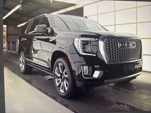 Used 2021 GMC Yukon Denali w/ Denali Premium Package image 1