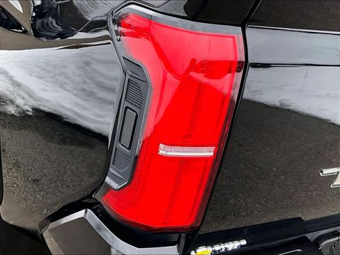 Used 2025 Toyota Tacoma Limited image 34