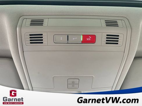 Used 2023 Volkswagen Tiguan SE w/ Panoramic Sunroof Package image 35