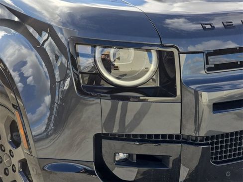 New 2026 Land Rover Defender 110 X-Dynamic SE image 32