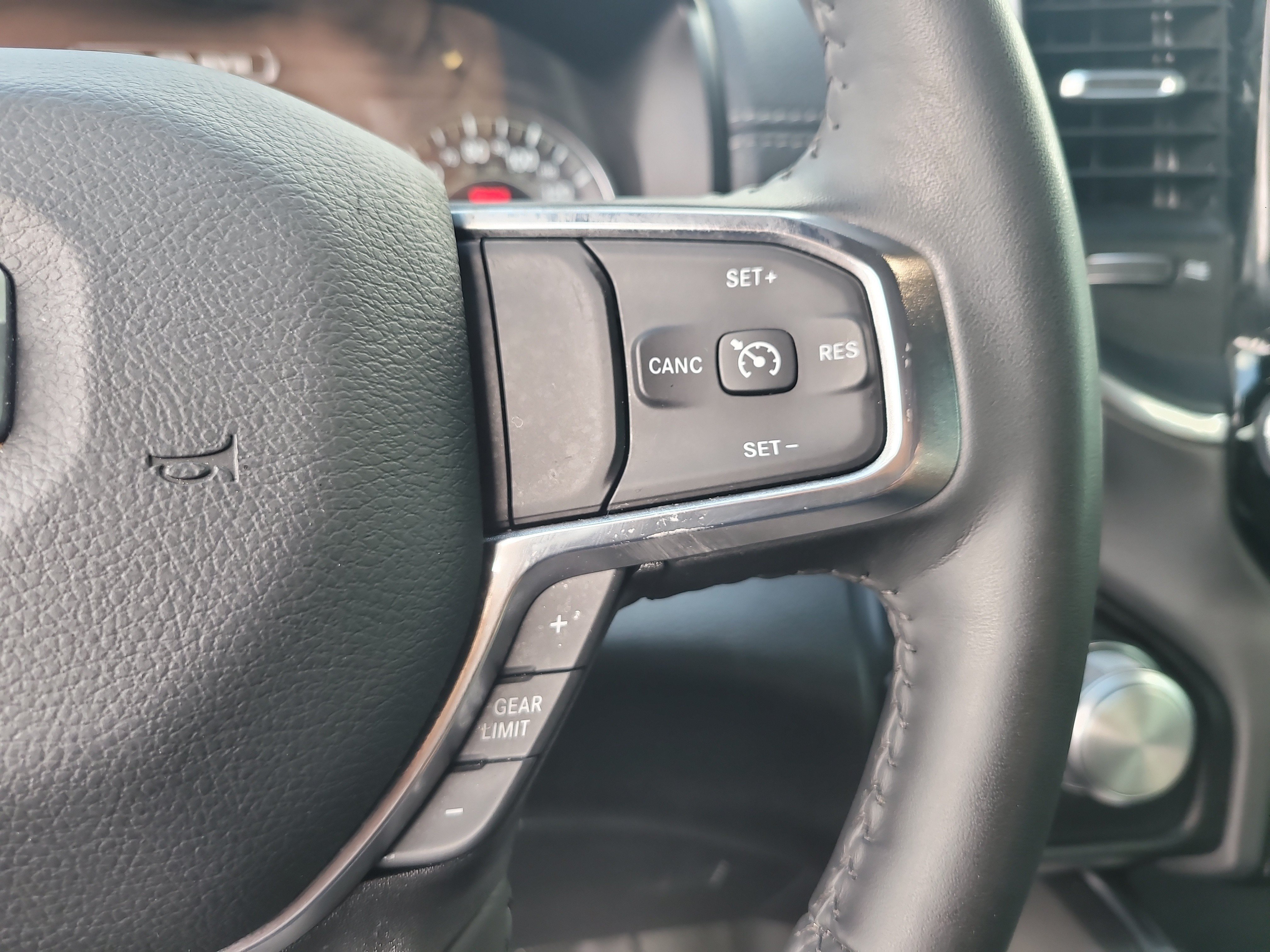 Used 2024 RAM 1500 Laramie AWD/4WD image 27