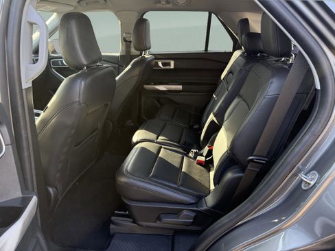 Used 2022 Ford Explorer XLT w/ Equipment Group 202A image 27