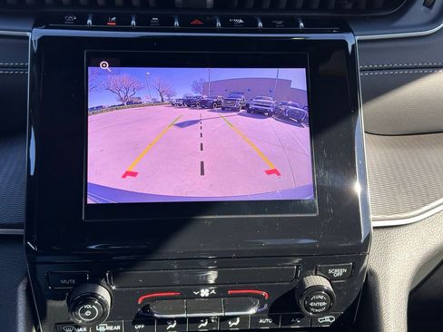 Used 2025 Jeep Grand Cherokee Laredo X image 29