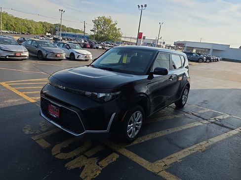 Used 2023 Kia Soul LX FWD image 8