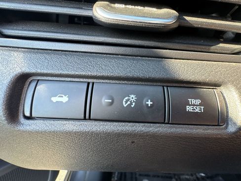 Used 2025 Nissan Altima 2.5 S FWD image 18