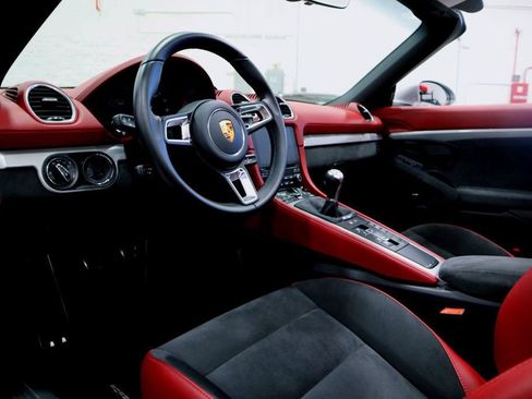 Used 2023 Porsche 718 Boxster Spyder RWD image 29
