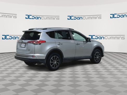 Used 2018 Toyota RAV4 LE AWD/4WD image 9