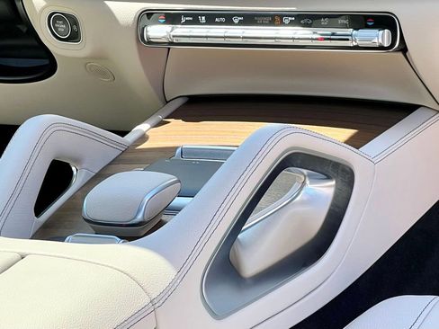Certified 2022 Mercedes-Benz GLS 450 4MATIC image 31