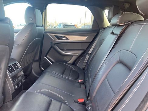Used 2024 Jaguar F-PACE R-Dynamic S image 10