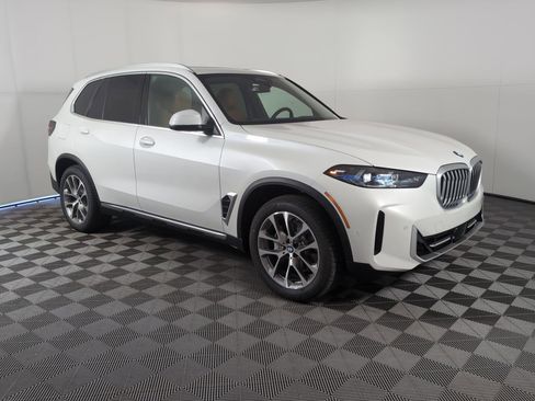 Used 2026 BMW X5 sDrive40i w/ Premium Package image 6