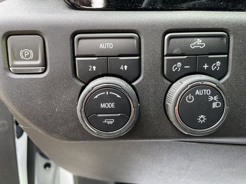 Used 2023 Chevrolet Silverado 1500 LT image 4