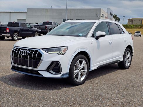 Used 2024 Audi Q3 2.0T Premium Plus AWD/4WD image 1