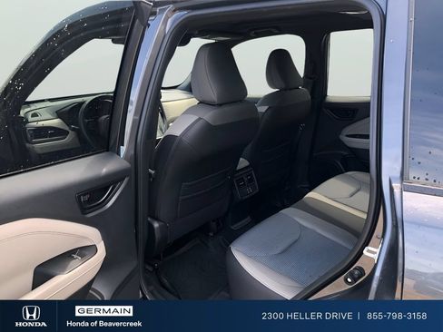Used 2025 Subaru Forester Premium AWD/4WD image 8