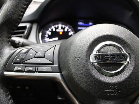 Used 2020 Nissan Rogue SV image 24