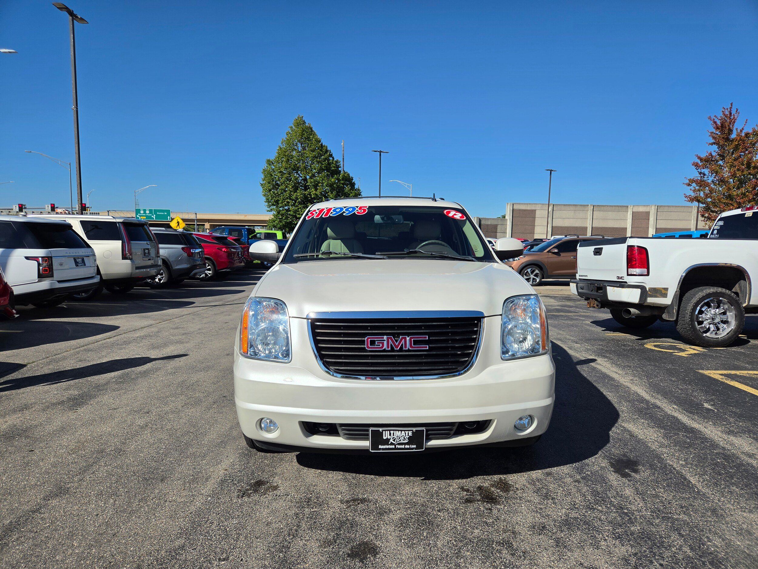Used 2012 GMC Yukon XL SLT w/ SLT-2 Equipment Package AWD/4WD image 2