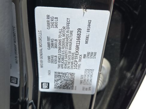 Certified 2024 Chevrolet Colorado ZR2 w/ Safety Package AWD/4WD image 16