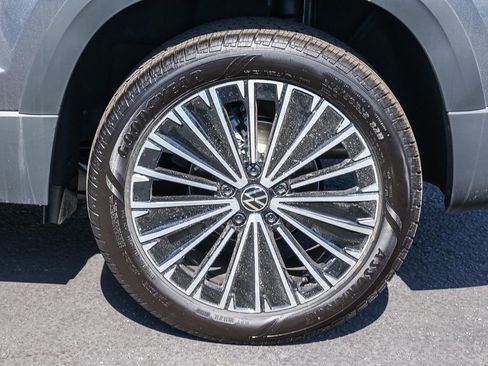 New 2025 Volkswagen Taos SE image 11