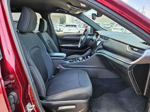 Used 2024 Jeep Grand Cherokee L Laredo RWD image 21