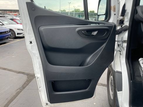 Used 2019 Mercedes-Benz Sprinter 170 Cargo image 12