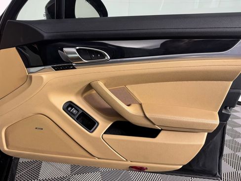 Used 2016 Porsche Panamera image 42
