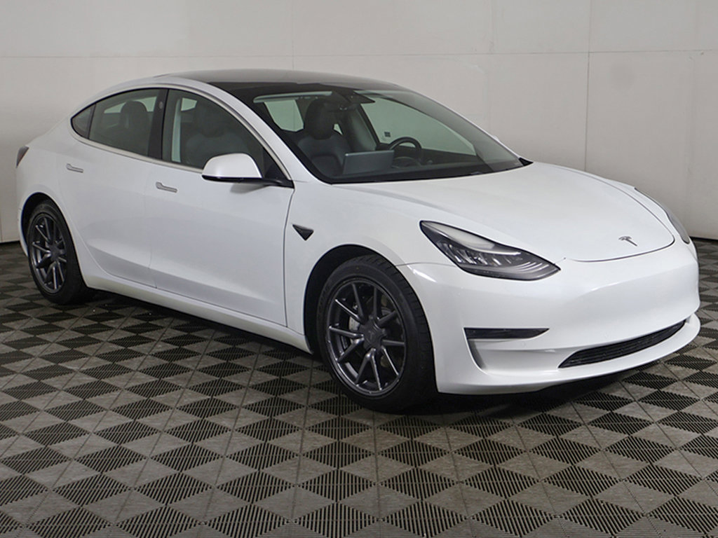 Used 2020 Tesla Model 3 Standard Range Plus RWD image 2