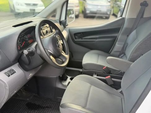 Used 2015 Nissan NV200 SV w/ Exterior Appearance Package FWD image 12