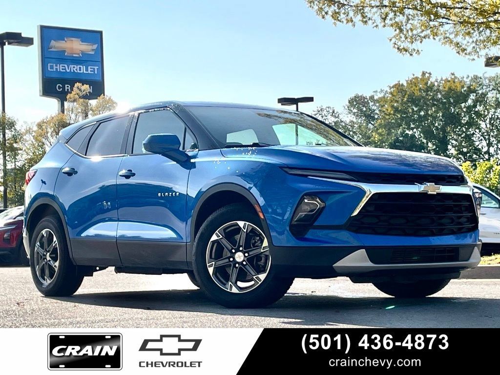 Used 2025 Chevrolet Blazer LT AWD/4WD image 1