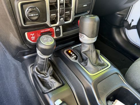 Certified 2024 Jeep Wrangler Unlimited AWD/4WD image 27
