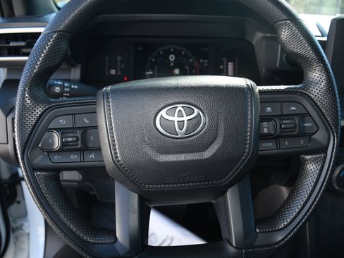 Certified 2025 Toyota Tacoma SR AWD/4WD image 12