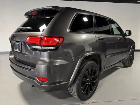 Used 2018 Jeep Grand Cherokee Altitude AWD/4WD image 4