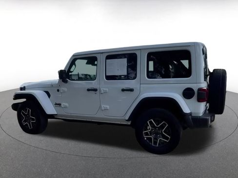 Used 2025 Jeep Wrangler Sahara image 10