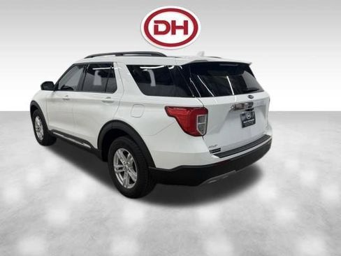 Used 2022 Ford Explorer XLT w/ Equipment Group 202A AWD/4WD image 9