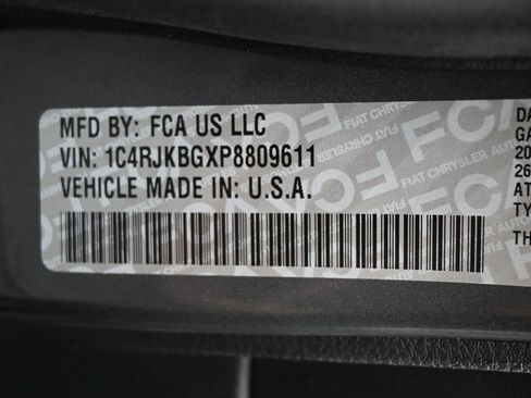 Used 2023 Jeep Grand Cherokee L Limited AWD/4WD image 9