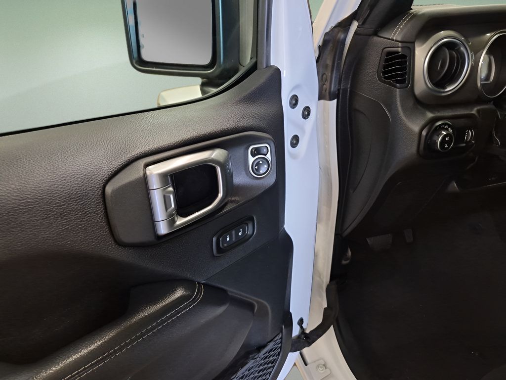 Used 2023 Jeep Gladiator Overland AWD/4WD image 8