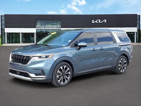 Certified 2024 Kia Carnival EX image 2