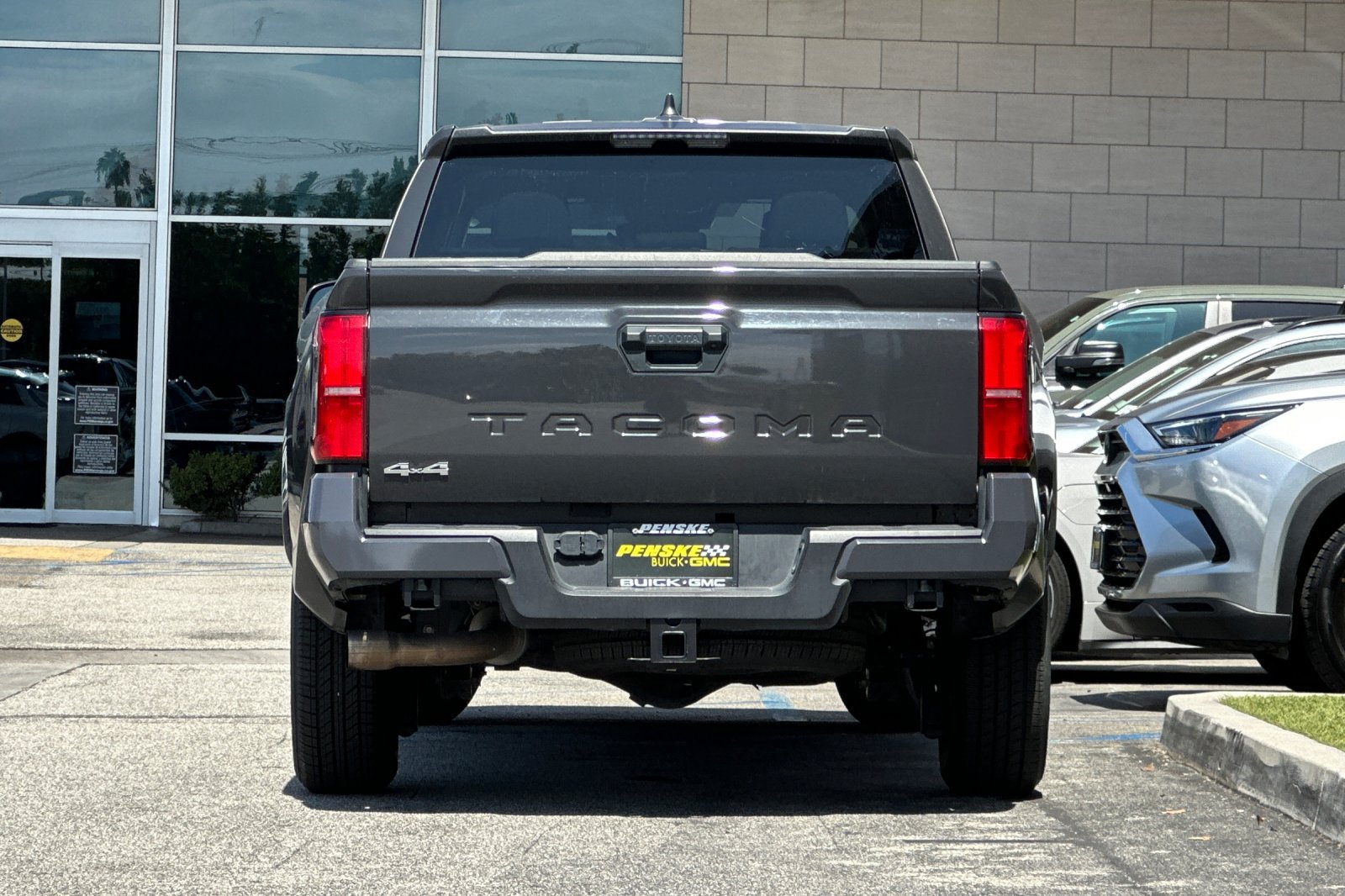 Used 2025 Toyota Tacoma SR5 AWD/4WD image 5