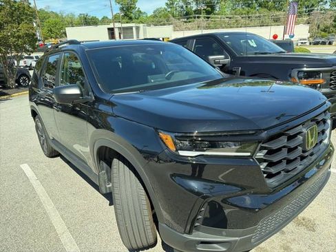 Used 2025 Honda Pilot Sport image 5