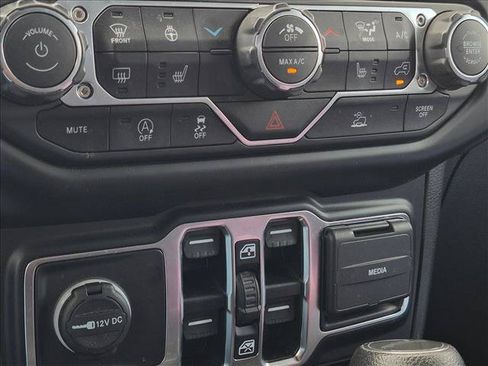 Used 2022 Jeep Gladiator Sport AWD/4WD image 8