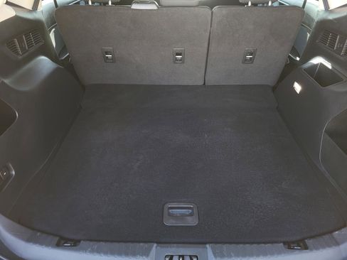 Used 2018 Ford Edge SE image 17