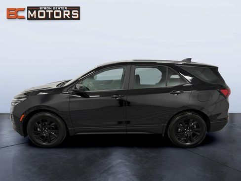 Used 2023 Chevrolet Equinox LS w/ Midnight Edition FWD image 3