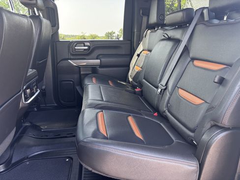 Used 2022 GMC Sierra 2500 AT4 w/ AT4 Premium Plus Package AWD/4WD image 17