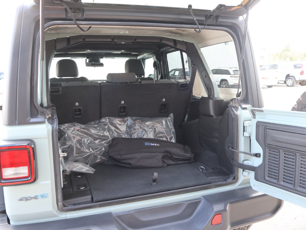 Used 2024 Jeep Wrangler Unlimited AWD/4WD image 14