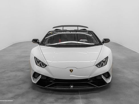 Used 2019 Lamborghini Huracan Performante AWD/4WD image 12