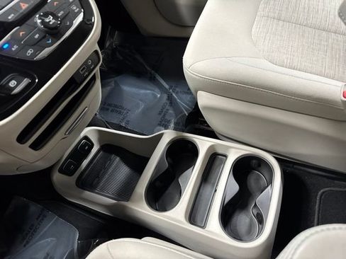 Used 2018 Chrysler Pacifica Touring Plus FWD image 20