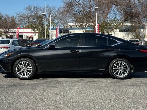 Used 2022 Lexus ES 300h w/ Premium Package image 6