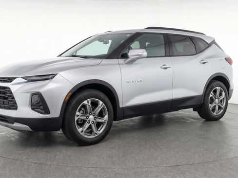 Used 2025 Chevrolet Blazer LT image 3