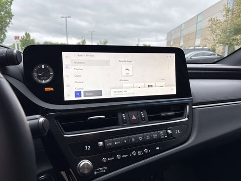 Used 2023 Lexus ES 250 w/ Premium Package image 23