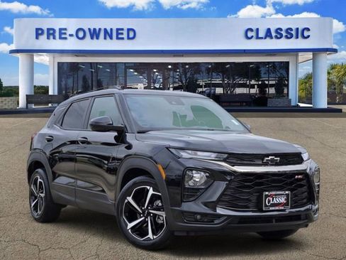 Used 2022 Chevrolet TrailBlazer RS w/ Sun and Liftgate Package FWD image 1